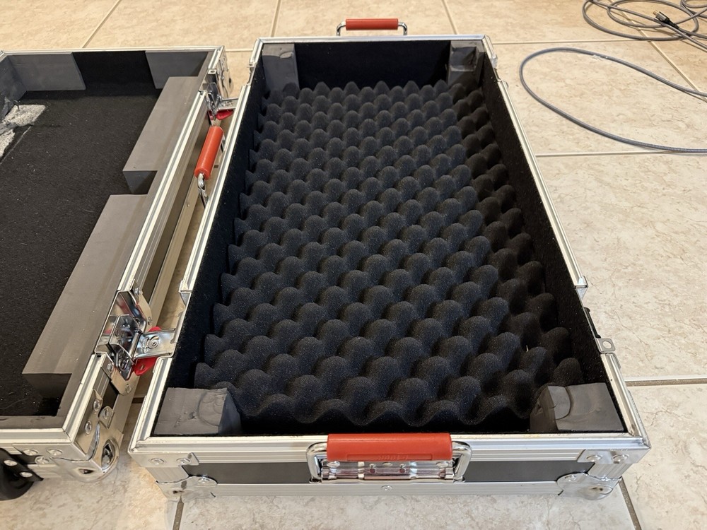 Gator GTOUR Flight Case for DJ Controller