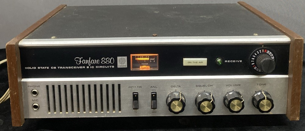 FANON FANFARE 880 Solid State Transceiver Powers On Untested Sold As Is