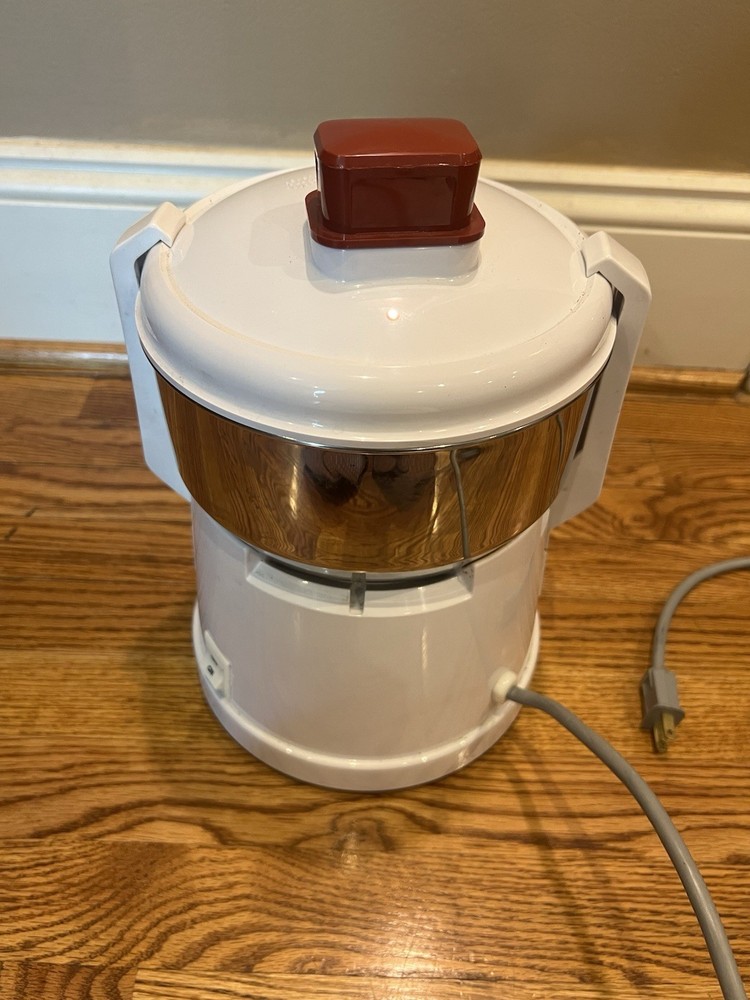 Omega Fruit Vegetable Juicer Extractor Model 1000