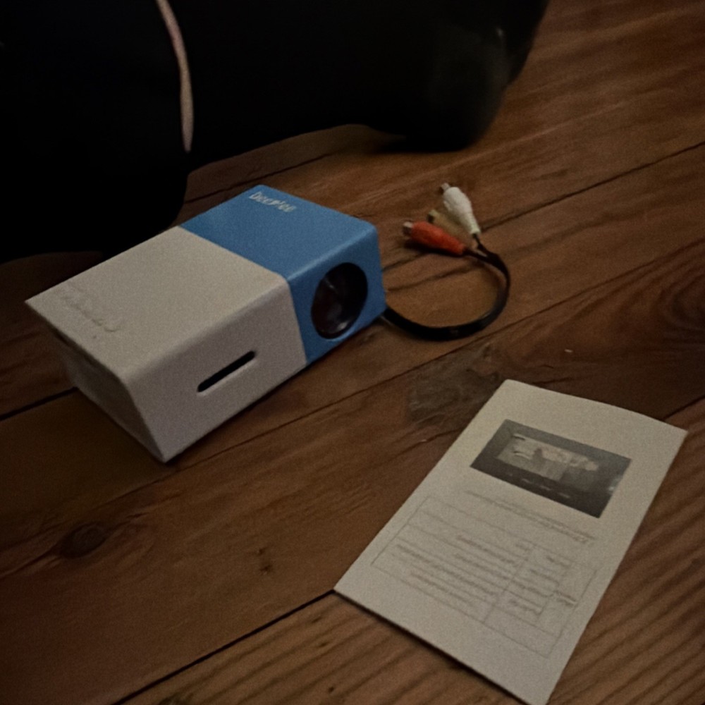 Deeplee Desktop Home Theater Projector Blue White no dc power cable