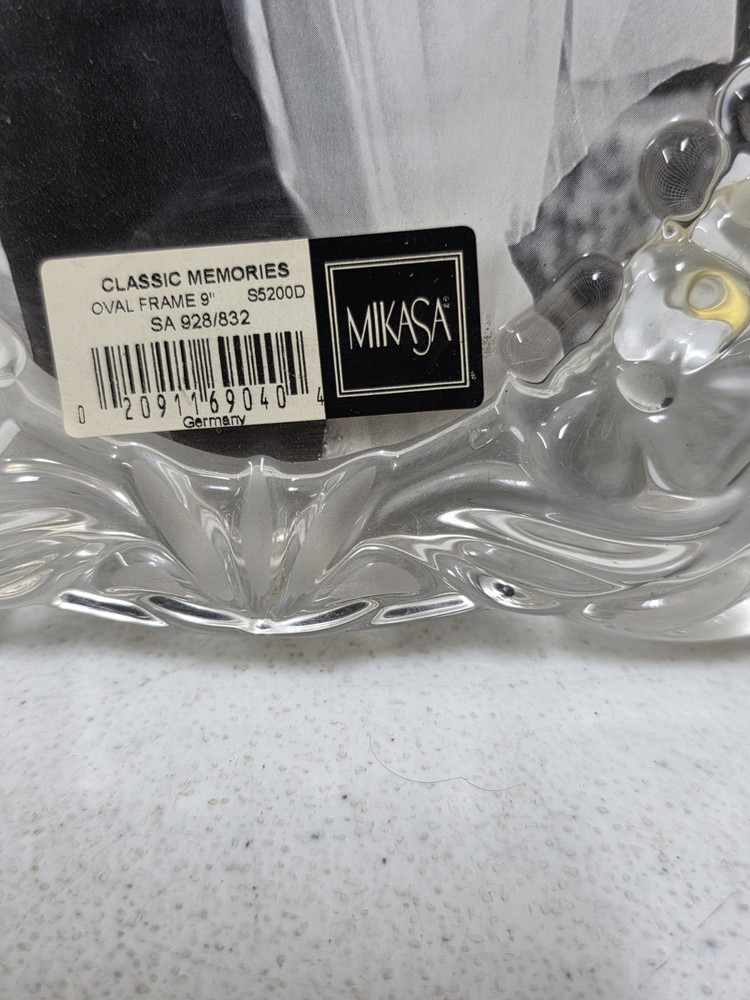 Mikasa 9" Oval Frame Classis Frame