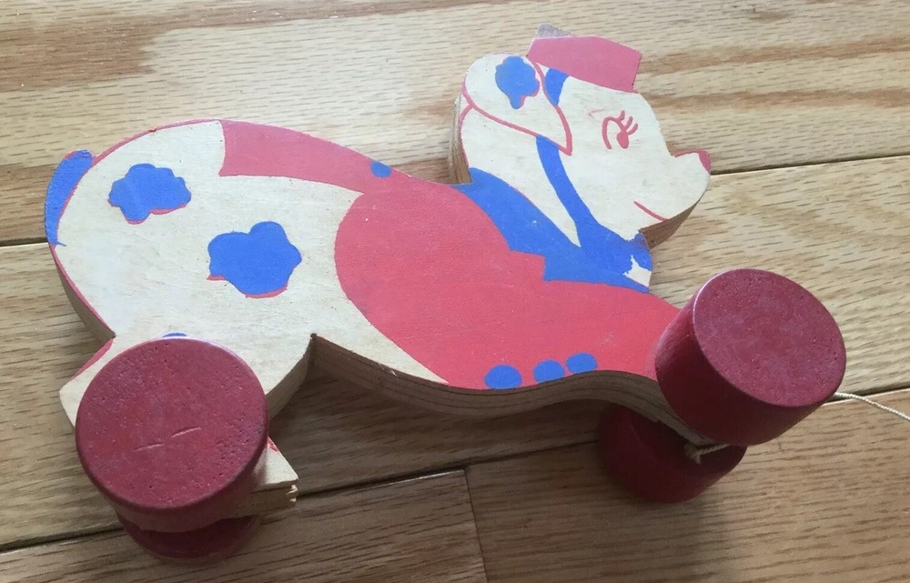 Primitive Wood Pig Pull Toy