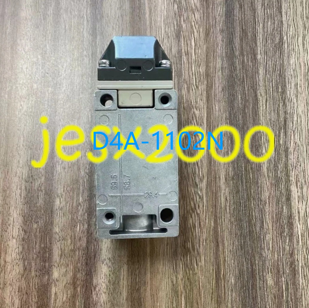 1PC NEW D4A-1102N sensor qqb