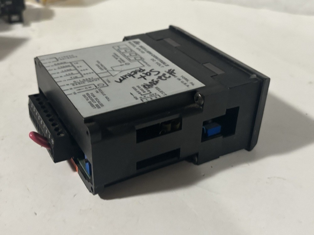 Red Lion Controls Model APLVD / APLVD400 1692 Panel Meter