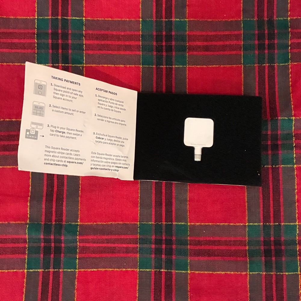 Square Reader for Magstripe Lightning Connector w/ Box & Instructions