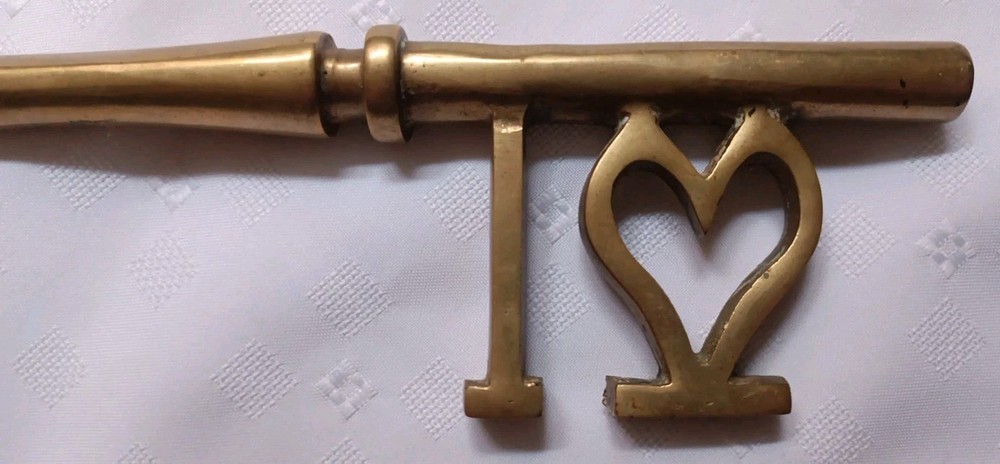Large 14” Solid Brass Skeleton Key Art Decor Heart /438