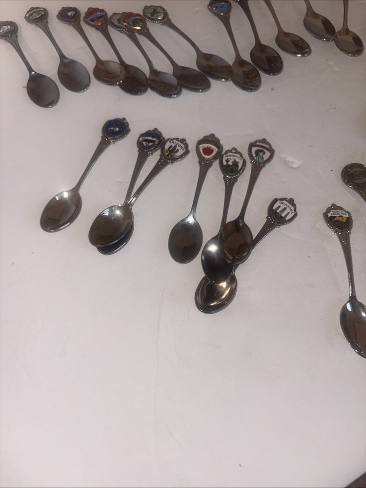 32 Souvenir United State Spoons