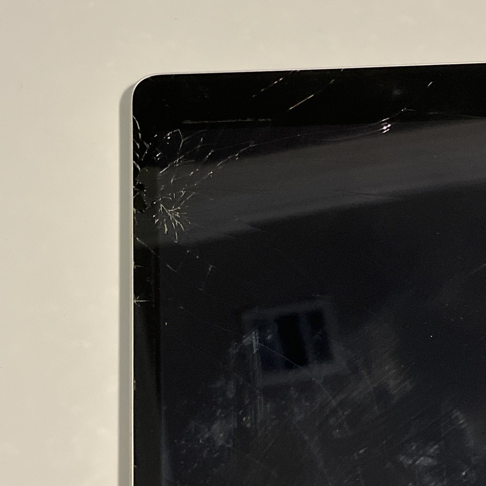 Apple iPad 9th Gen 64GB WIFI Only - Cracked Screen - Silver