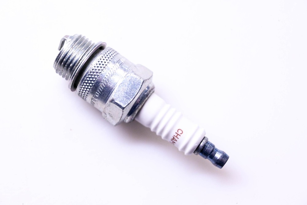 Champion 502, D21 Copper Plus Spark Plug NOS