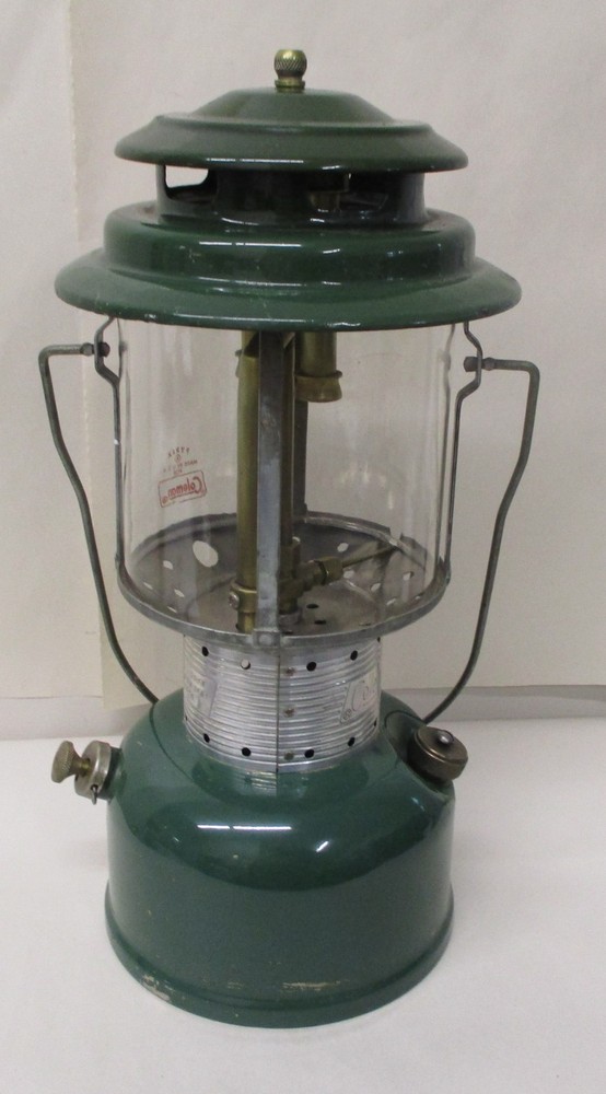 VINTAGE 1966 COLEMAN MODEL 220F DOUBLE MANTLE LANTERN