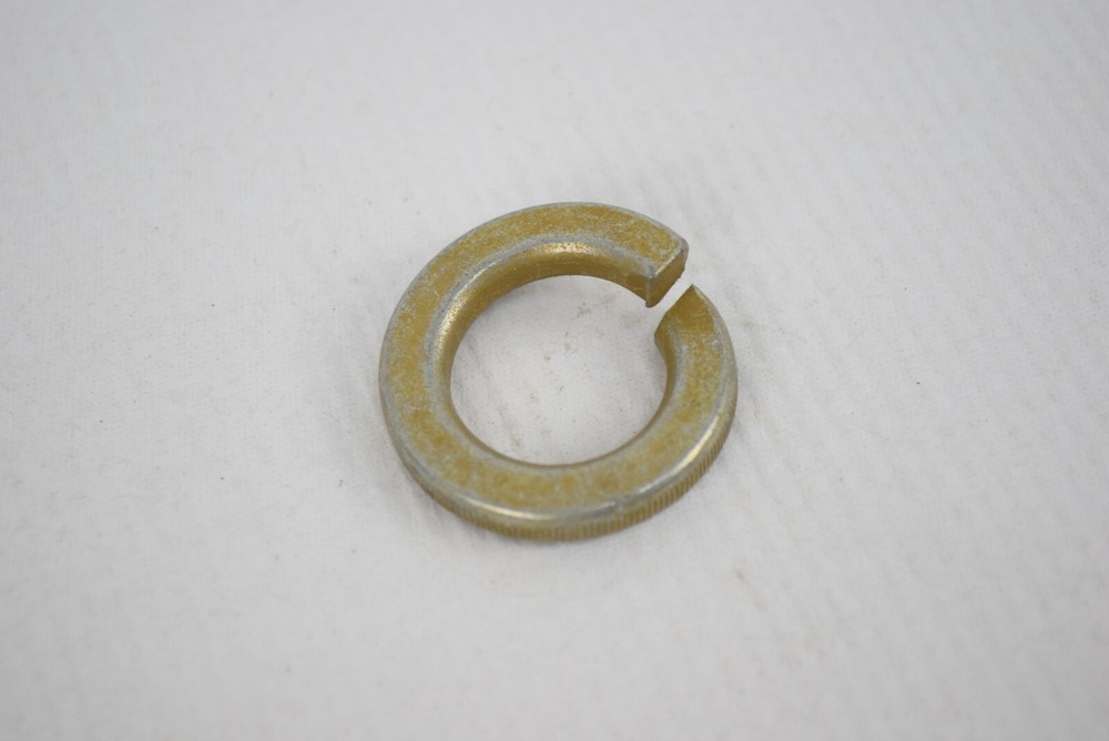 (25) 3/4" Hardened Yellow Zinc Plated Steel Split Lock Washers