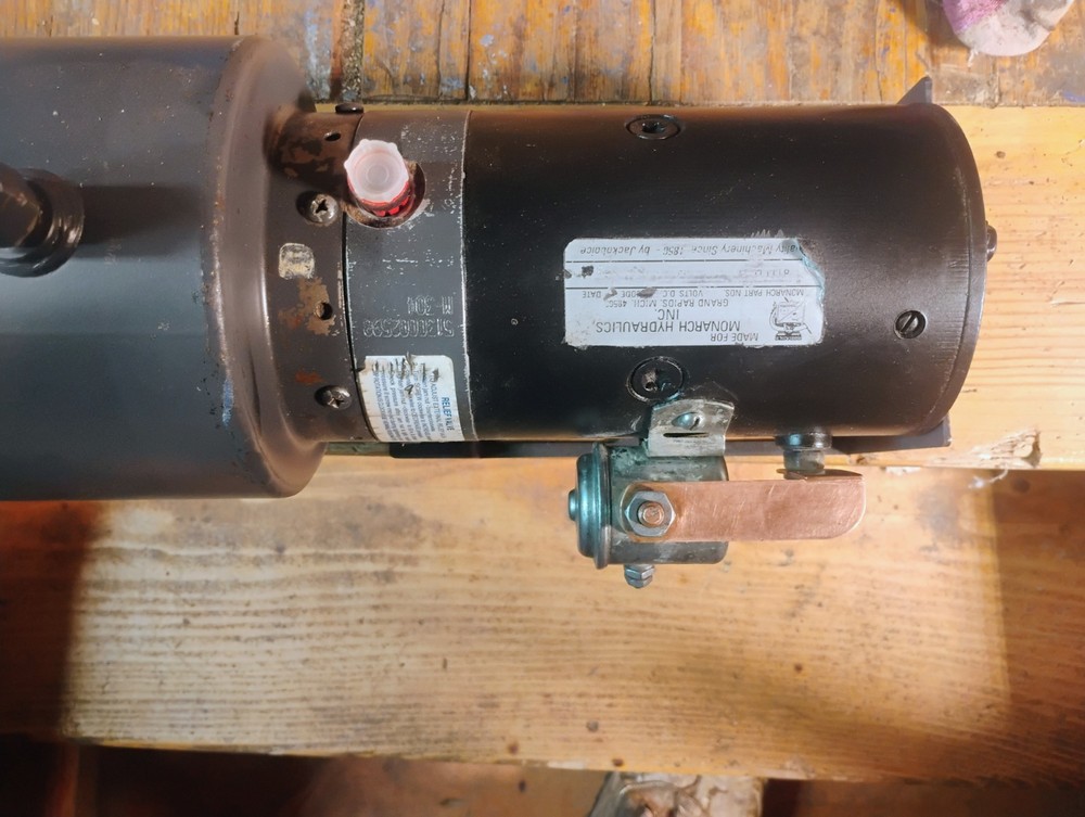 Dyna jack M-304 12 Volt