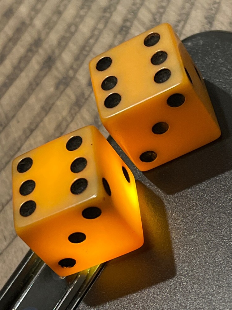 Old vaseline butterscotch bakelite dice pair 121023@