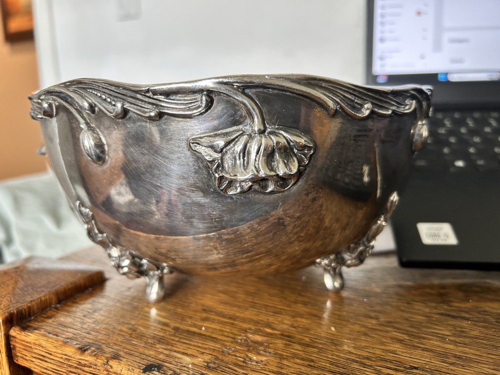 Adelphi silverplate serving bowl, 8 inches wide