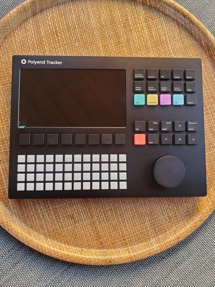 Polyend Tracker *MINT* Sequencer sampler MIDI workstation wavetable synthesis