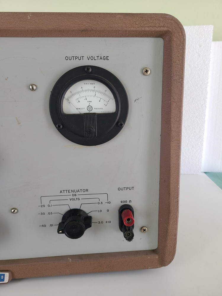 Hewlett Packard 650A Test Oscillator Unit, Powers Up, UNTESTED