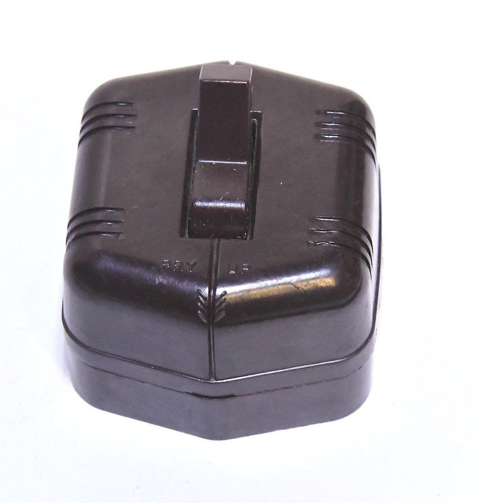 VINTAGE PLASTIC BAKELITE ON / OFF ELECTRICAL TOGGLE SWITCH