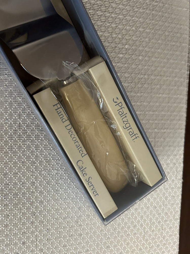 Pfaltzgraff Cake Server - new in box Cappuccino Pattern, wood handle