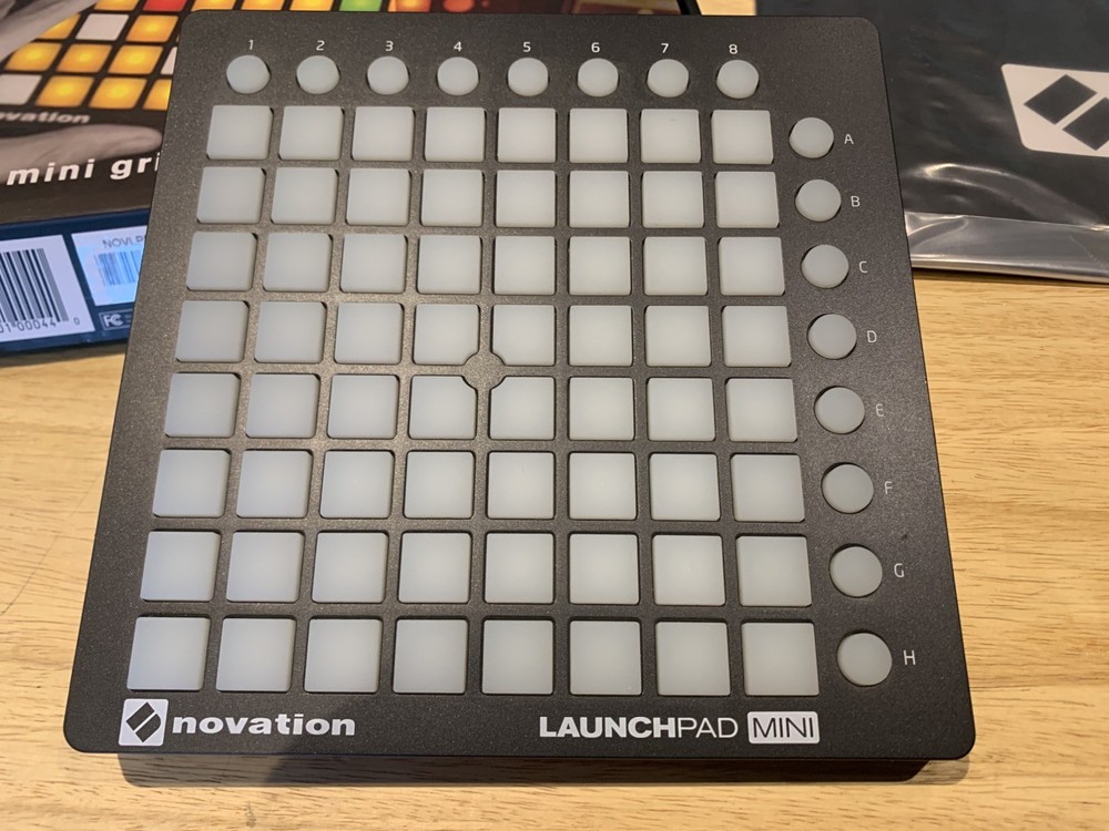 Novation LAUNCHPAD MINI MK2 MKII USB MIDI DJ Controller 64-Pad+Ableton Live Lite