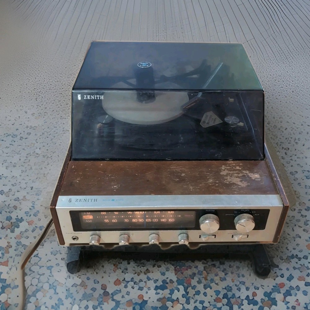 Vintage Zenith C585W: Radio & Solid State/Powers On Turntable Doesnt Work