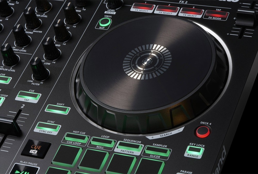 Roland DJ-202 DJ Controller w/ Case