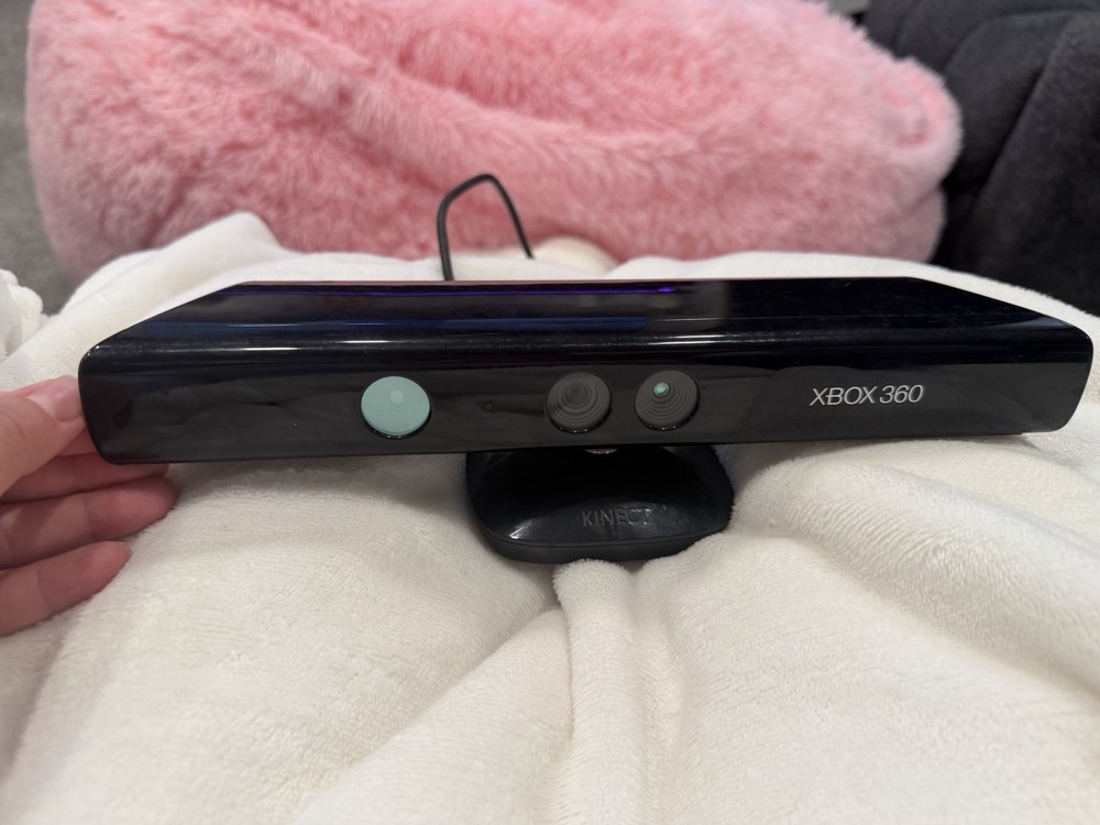 Xbox 360 Kinect Sensor Camera Bundle with Kinect