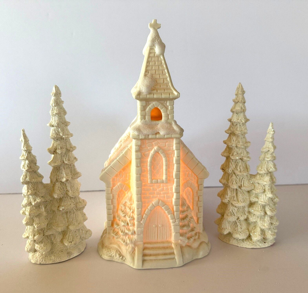 Enecso White Quaint Church plus 2 sets of trees