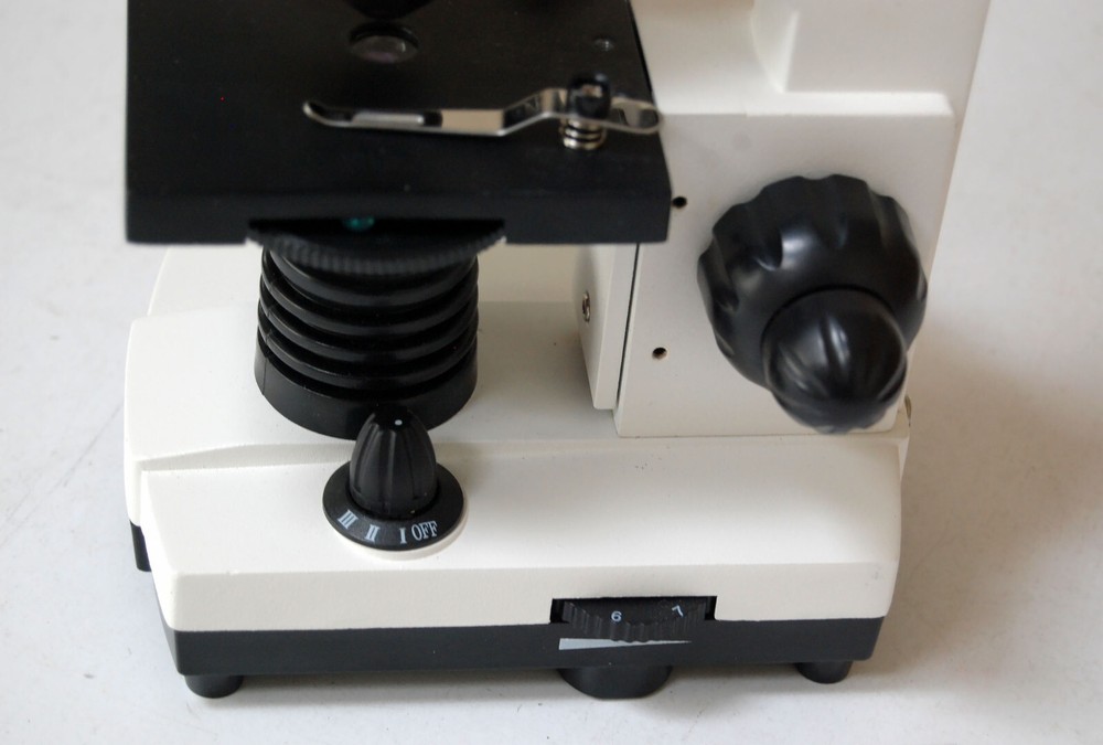 MAXLAPTER Microscope 100-1000x Built-in Light Source & Slides NICE!