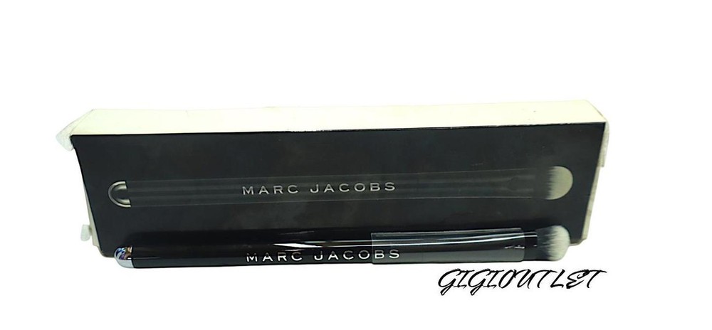 MARC JACOBS ( 14 The Conceal ) Full Cover Correcting Brush.