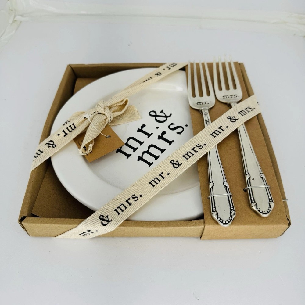 Mud Pie Wedding Collection Mr & Mrs Cake Plate Set