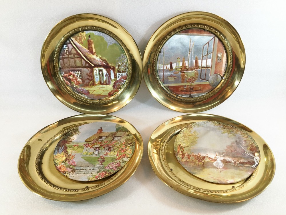 2 Bronze Picture Wall Hangings + 2 Extra Frames & Pictures