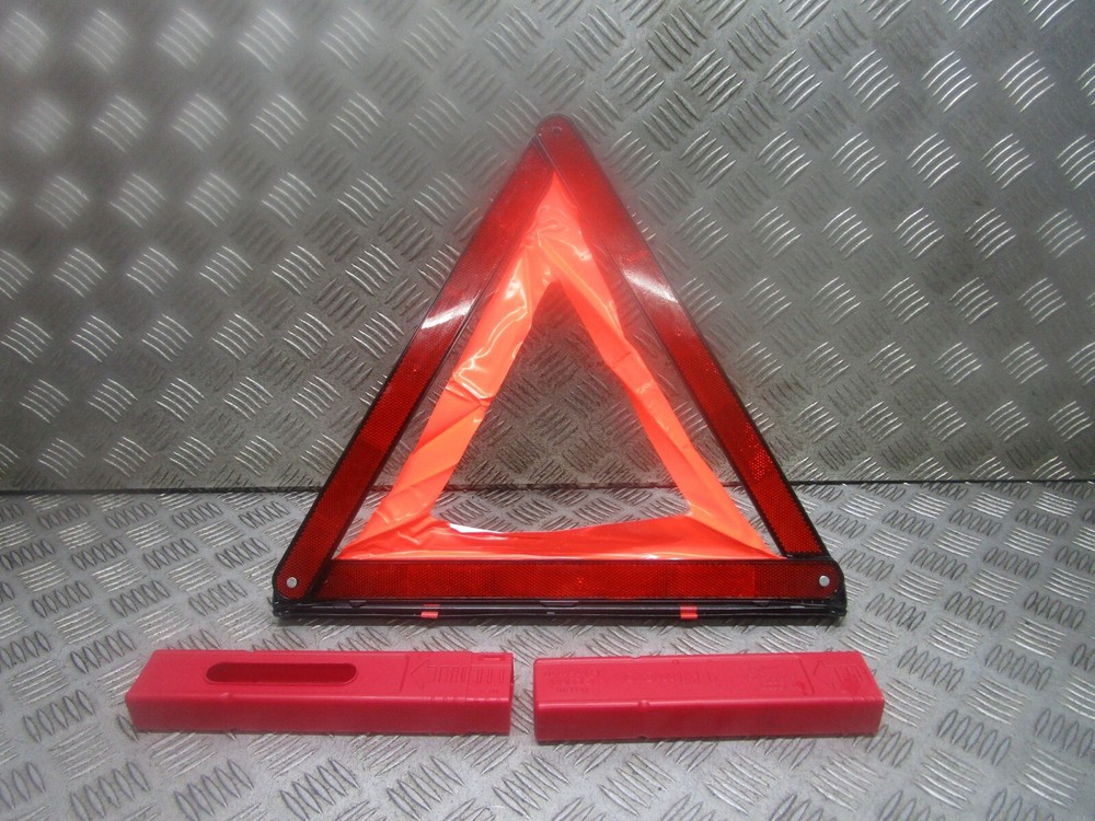 2017 AUDI MERCEDES  WARNING TRIANGLE 27R034004 GENUINE