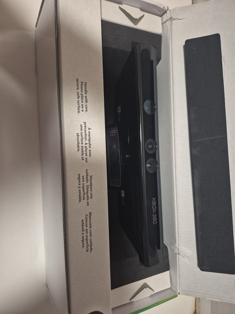 Microsoft Xbox 360 Kinect Sensor IN BOX Tested & Working W/ GAME (PLB18)