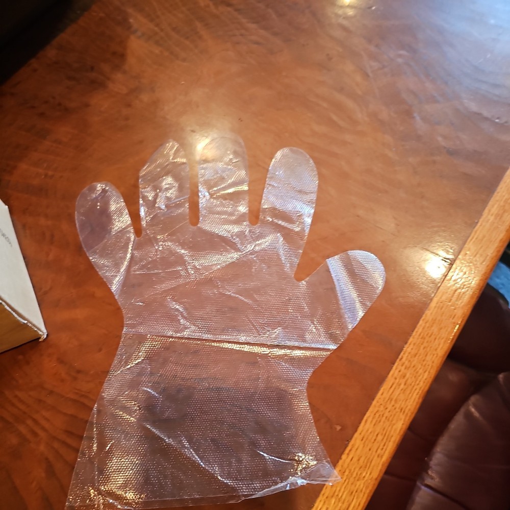 Poly King Size Medium 100 count Embossed Disposable Poly Gloves