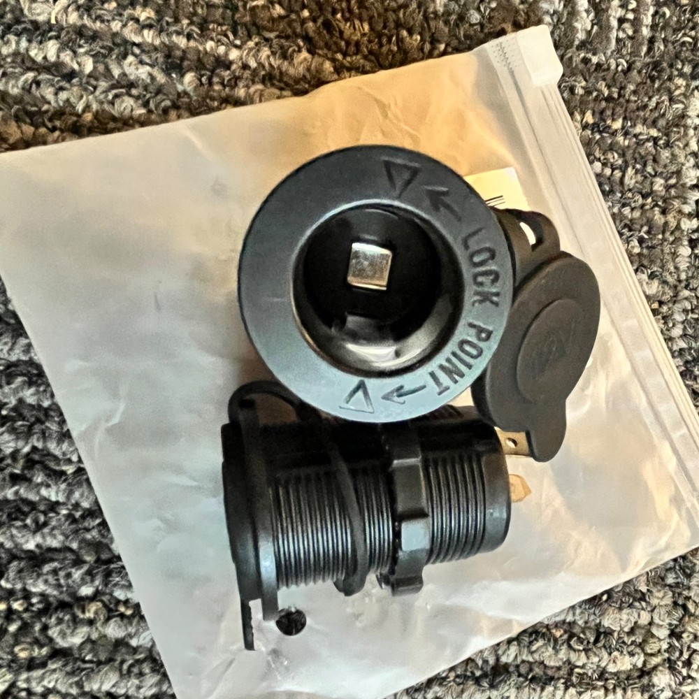 12V Car Cigarette Lighter Socket Waterproof and Dustproof Plug Socket