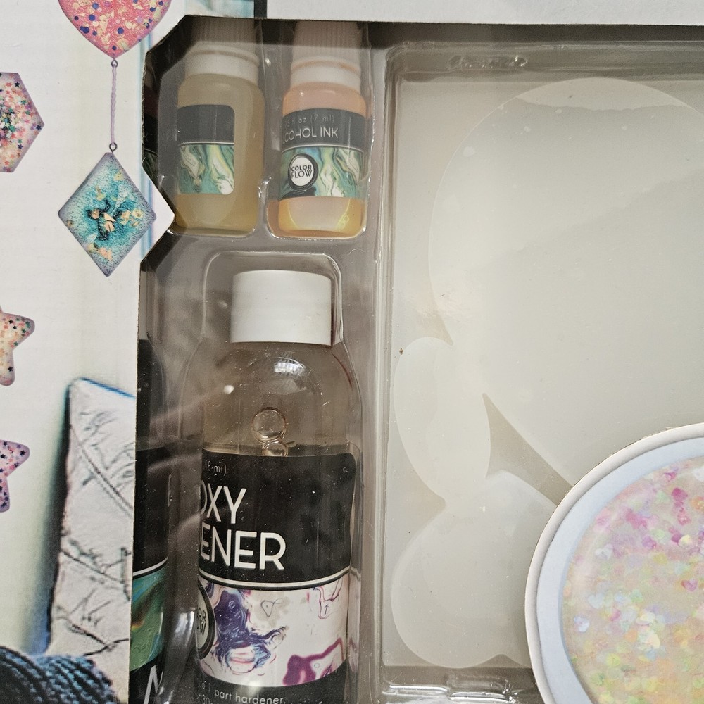 Resin Studio Mix & Pour Hanging Mobile Heart