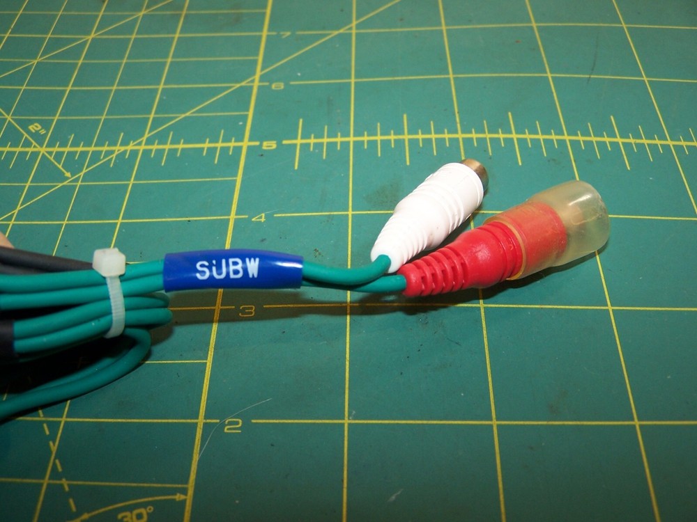 AV Input for Auto Radio Pre-INPUT & OUTPUT with AV RCA Connector