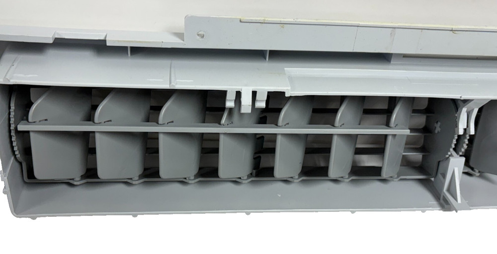 FRIEDRICH FRONT VENT PANEL, PLASTIC WITH ADJUSTABLE LOUVERS