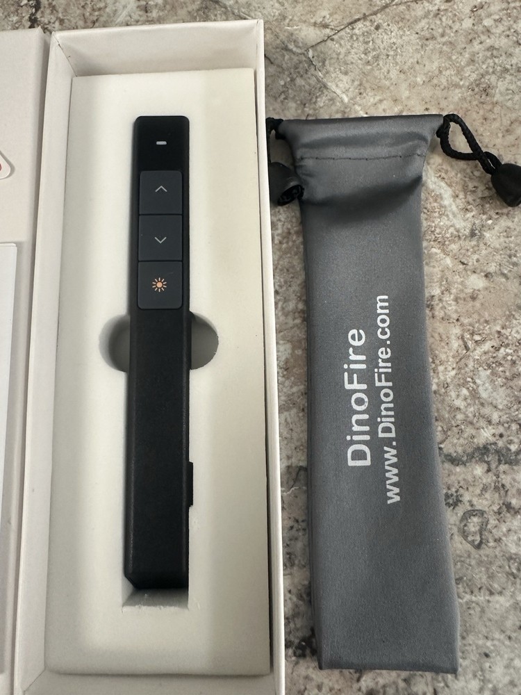 DinoFire Model DR100/D04 Wireless Presenter