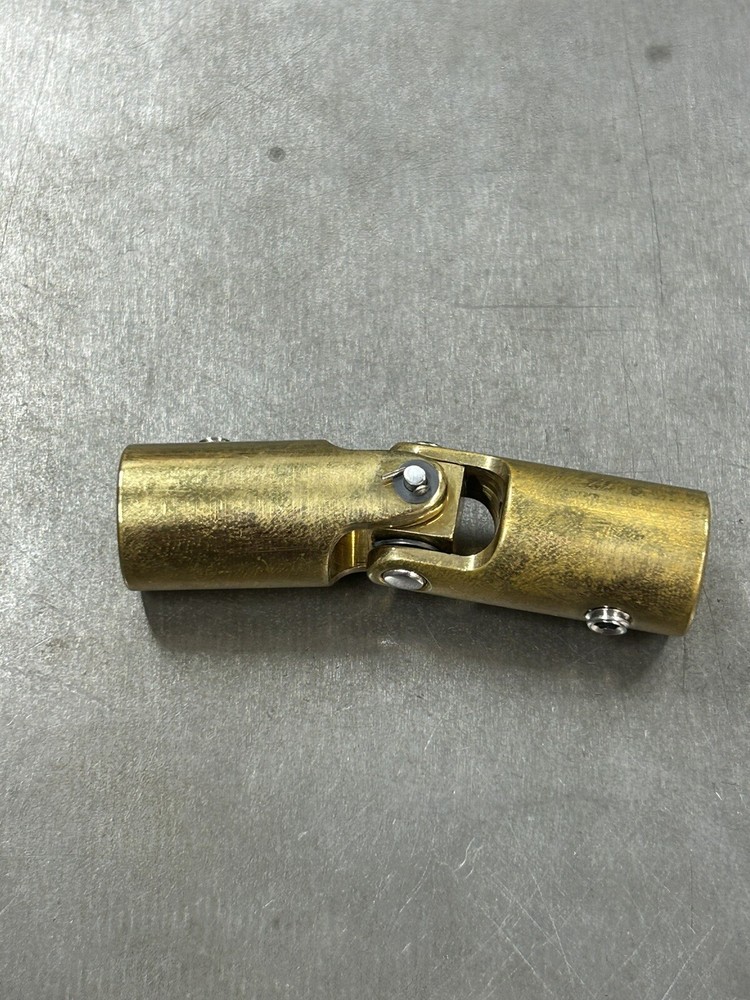 QTY 1 UNKNOWN MAKER SOLID BRASS UNIVERSAL JOINT 1/4" BORE BOTH ENDS 2 SET SCREWS