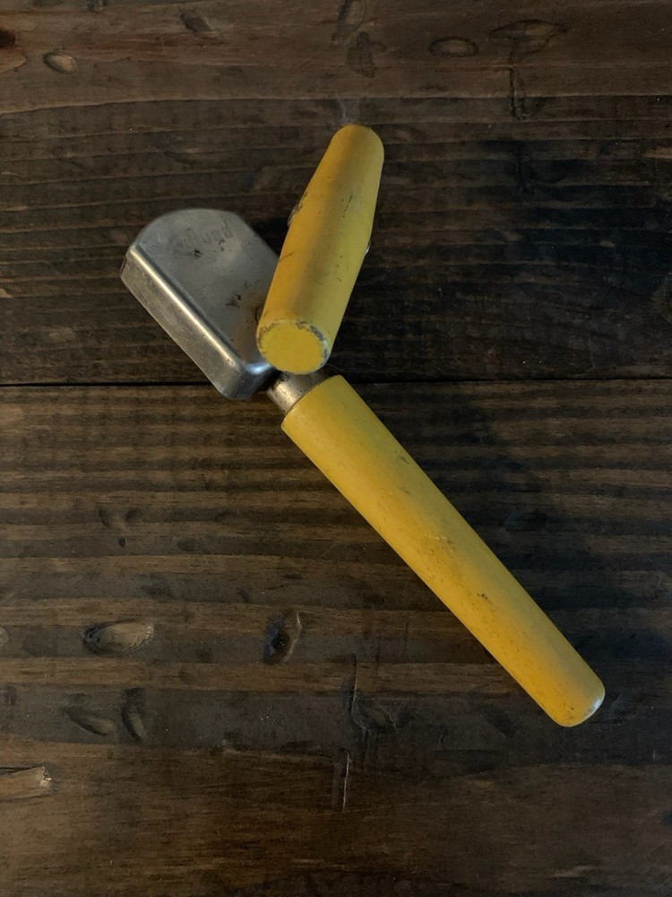 Collection of Vintage Kitchen Gadgets