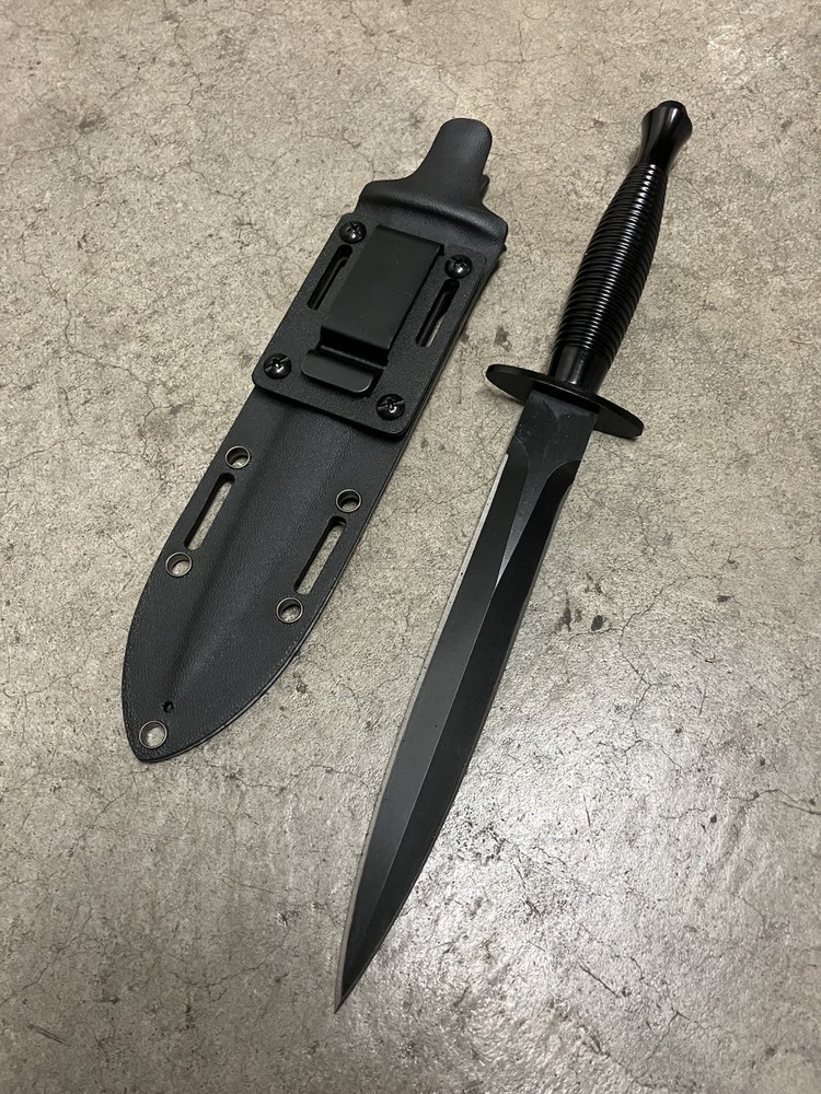 BLACK TACTICAL COMMANDO STYLE KNIFE WITH SCABBARD