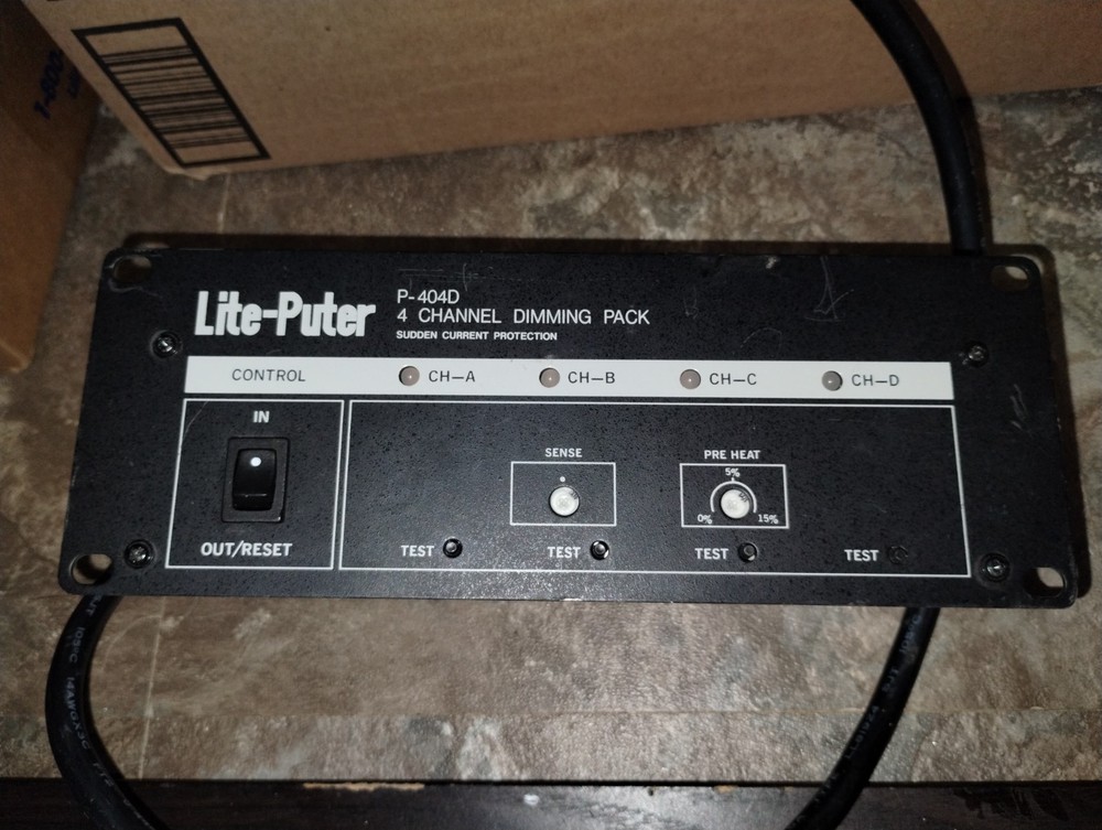 Lite Puter Bundle C-801 Dimming Console 8-CHANNEL, two P-404d Dimming Packs.