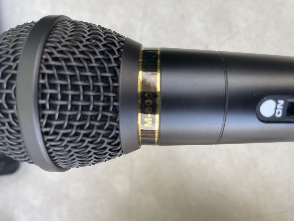 Amicv-2R Dynamic Microphone And Cord NEW OPENED KARAOKE?