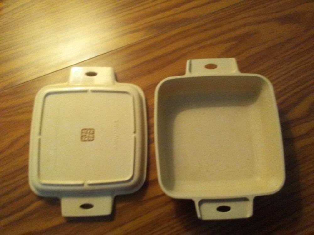 Littonware 1 Quart square microwave dish