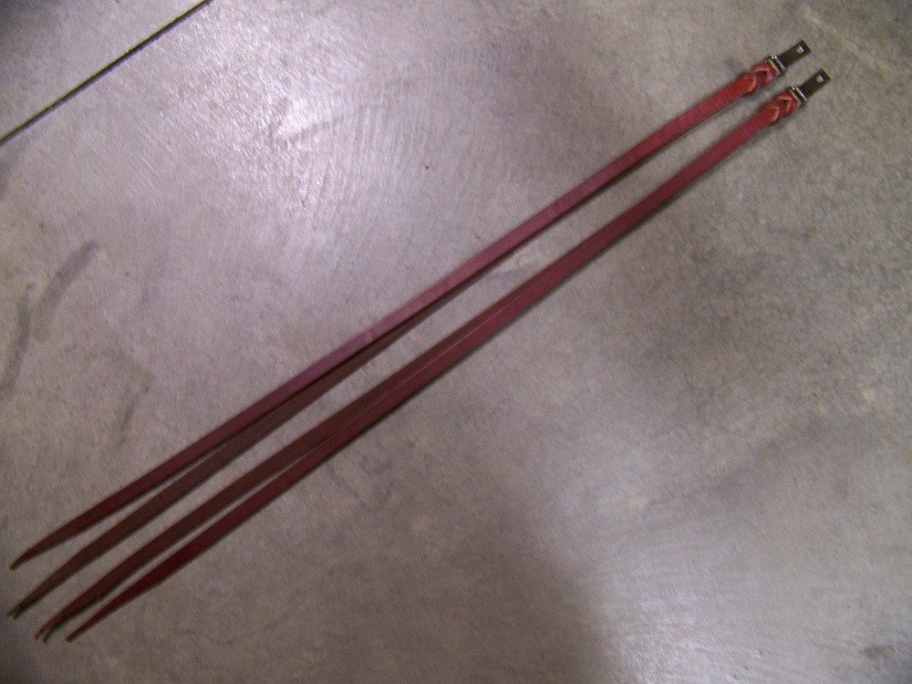 One Pair Leather Saddle Strings With Clip & Dee-Ring Hardware 1/2 Inch Wide