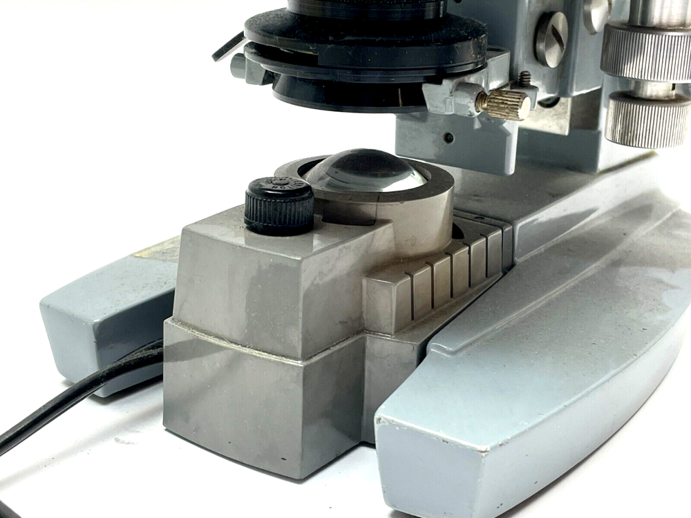 American Optical 10-118 Microscope w/ Lamp 1037