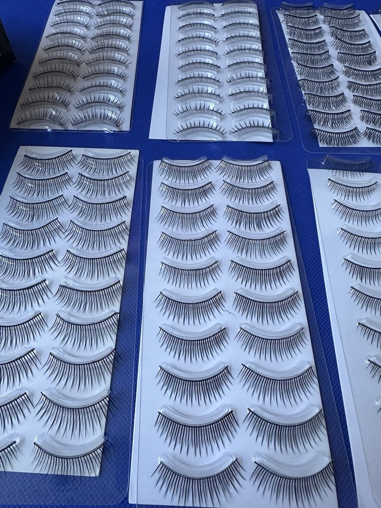 #A19 Lot of false eyelashes