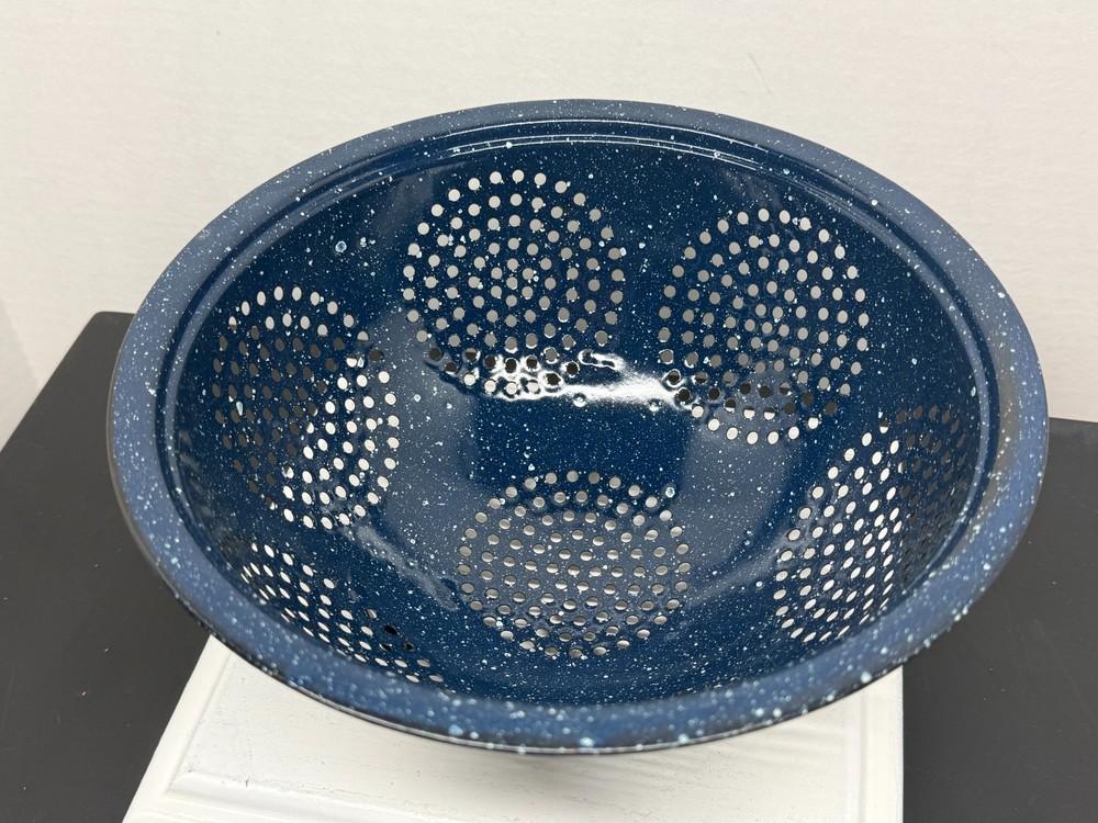 Vintage Blue Enamel Kitchen Strainer Colander 3 footed 9.5”