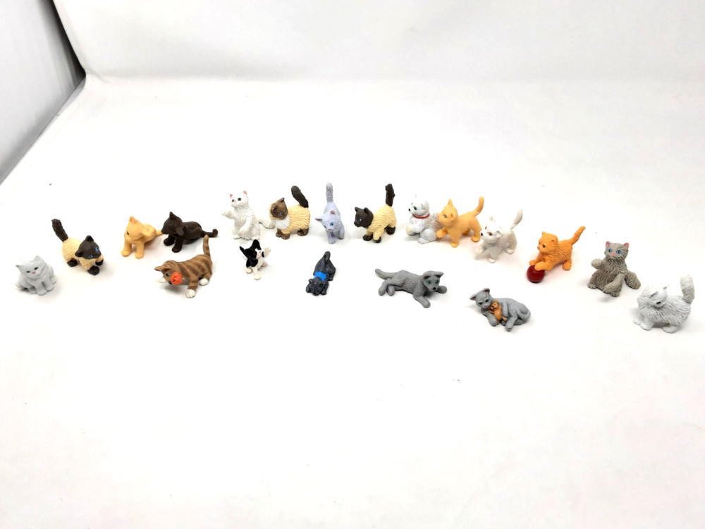 19 MEG Kitty in my Pocket Plastic Figures